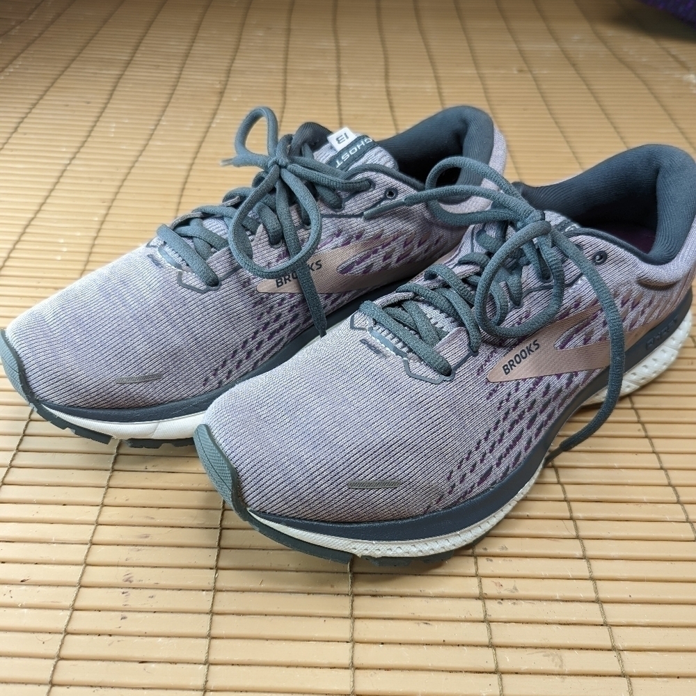 Brooks Ghost 13 1203381B550 Purple Running Shoes Sneakers Women's Size 9.5 B. Gr
